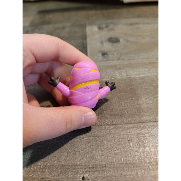 Pink mummy Minion Despicable Me McDonald's 2019 toy figure Halloween - Picture 4 of 4